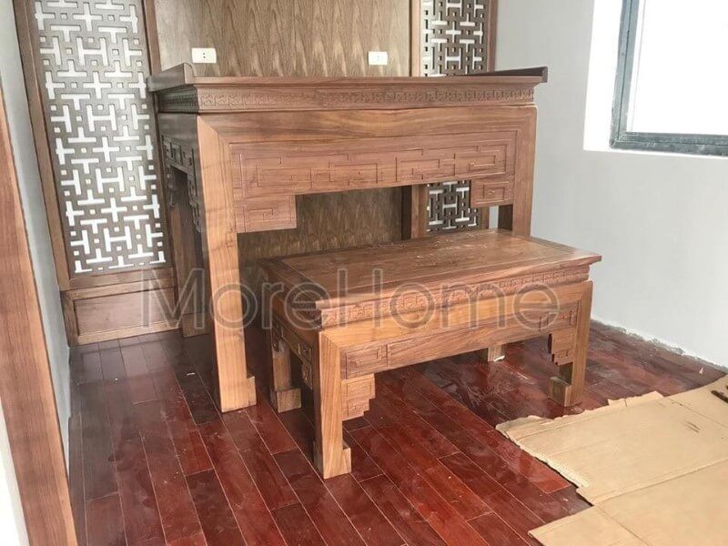 Nội thất MoreHome chuyên sản xuất bàn thờ gỗ óc chó chuẩn kích thước phong thủy.